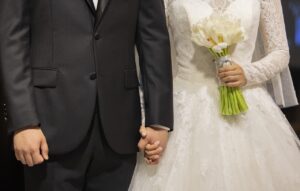 若ハゲに最適な髪型はセンター分け？その危険性とは？